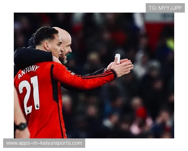 新任主帅 5 天内还未来得及迎来首胜，滕哈赫黯然出局，滕哈格续约