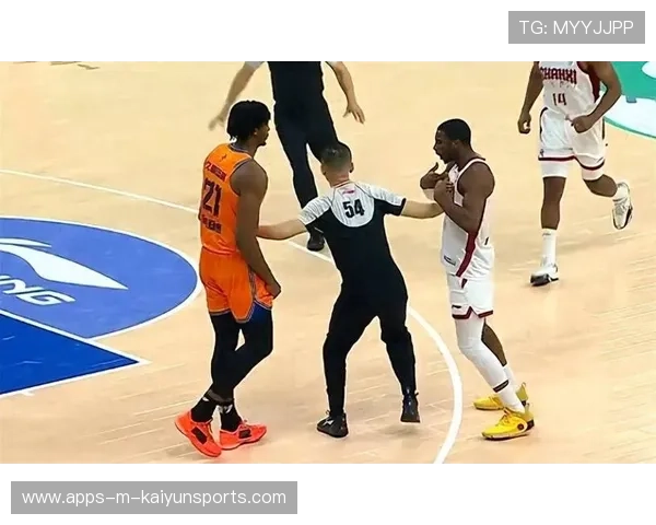 尼克斯哈特拼抢积极，篮板球一把抓